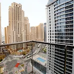 Wake Up To Marina View-Luxurious